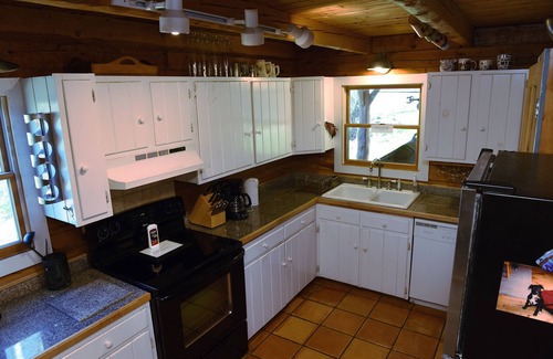 Waterbury Cabin | A Great 4 Season Home ; Relaxing, Rustic, Scenic - This Home Has It All