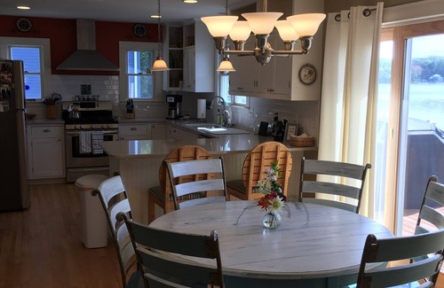 Fremont House | A Great FAMILY READY Four Season Lake House.