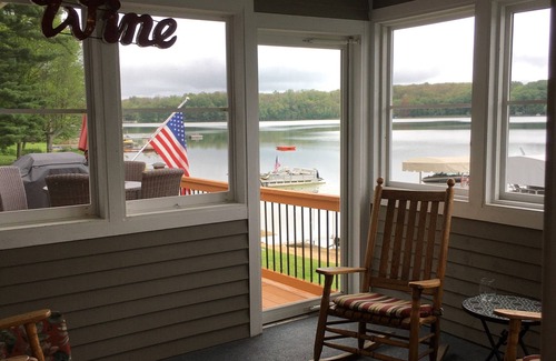 Fremont House | A Great FAMILY READY Four Season Lake House.