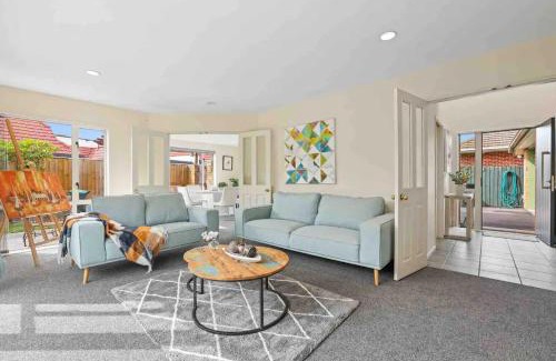 Upper Riccarton House | A Great Location 4 bedrooms, quiet and comfort!