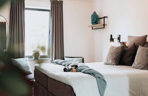 Vilt Bed & Breakfast | A Green Oasis, Inspired by Nature. Quarto Verde offers generous space.