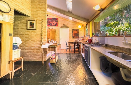 Carapicuiba House | A Haven of Inspiration in Granja Viana