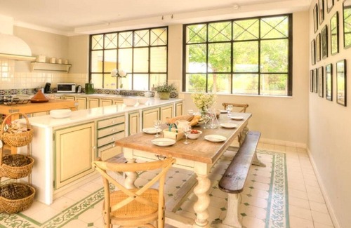 Venasque Villa | A HAVEN OF PARADISE PERCHED ON THE FAMOUS HILLS OF LUBERON