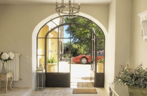 Venasque Villa | A HAVEN OF PARADISE PERCHED ON THE FAMOUS HILLS OF LUBERON
