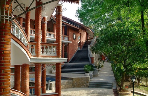 Gunehr Hotel | A Heritage HomeAway From Home