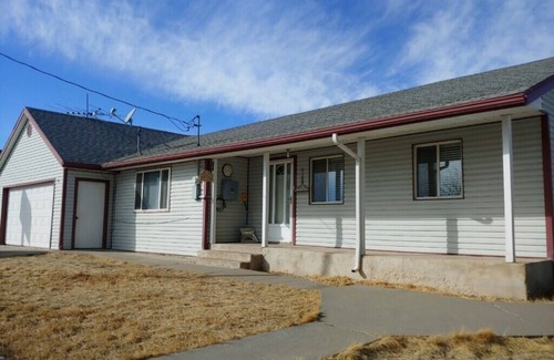 Fremont House | A Hidden Gem! Sleeps 8+ Near Fish Lake and Capitol Reef National Park