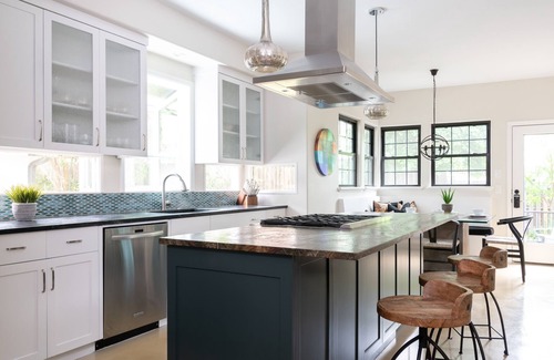 Riverside House | A Hidden Retreat, Entertainer's Dream Downtown!