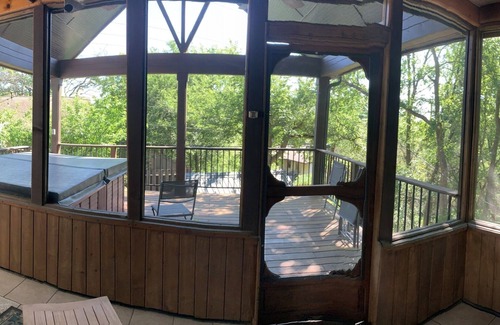 Riverside House | A Hidden Retreat, Entertainer's Dream Downtown!
