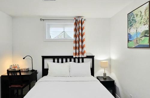 Pleasant View House | A Home Away-Deluxe Guest Room in Toronto