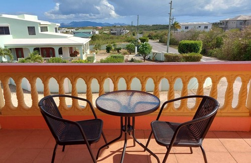 The Valley House | A Home away from Home, Just 2 Minutes from White Sandy Beach, Bar and Restaurant