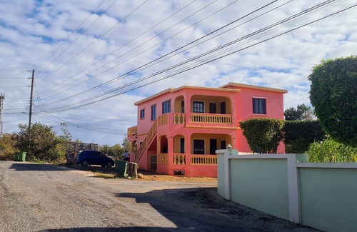 The Valley House | A Home away from Home, Just 2 Minutes from White Sandy Beach, Bar and Restaurant