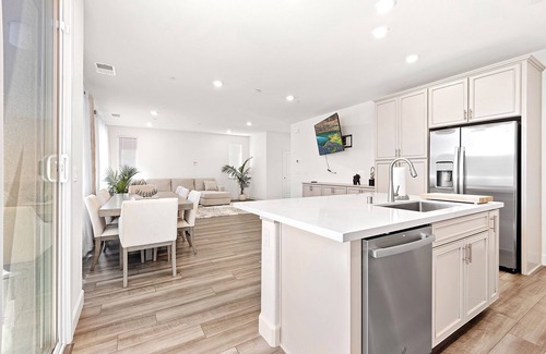 Folsom House | A Home Away From Home! 3 Bedroom, 2.5 Bathrooms New Home! New Furniture!
