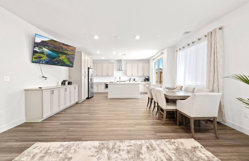 Folsom House | A Home Away From Home! 3 Bedroom, 2.5 Bathrooms New Home! New Furniture!