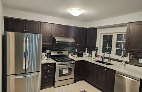 Markham House | A home for a getaway nLocated in markham with 3 bedrooms and 3 washrooms .