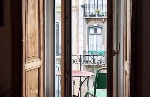Lisbon Old Town Apartment | A home full of stories to be shared and lived.
