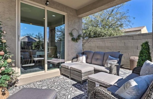 San Tan Valley House | A home that feels like home, w/hot tub and spacious living room