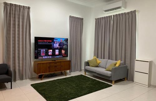 Tanjung Kling House | A home with private pool, KebunStorey
