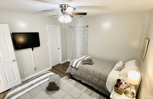 Oak Grove House | A homey home