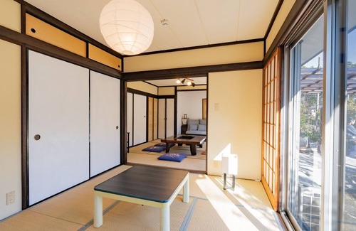 Yugawara House | A house with a spacious garden and a wooden deck / Ashigarashimo-gun Kanagawa