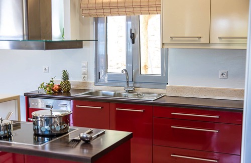 Katouna Villa | A huge equipped villa for big groups, up to 13 travelers. Breakfast included.