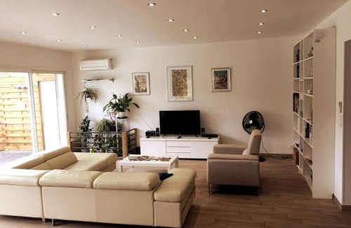 Saint-Romain-en-Viennois Villa | A l'ombre du Saule. Villa 10 personnes + piscine
