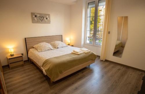 Le Pin Apartment | A L'Ombre du Pin "2" - Family T3 near Disneyland and Paris, 1-6 Guests