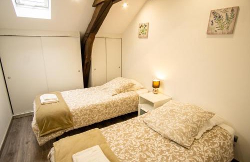 Le Pin Apartment | A L'Ombre du Pin - Large T4 Duplex near Disneyland and Paris, 1-7 Guests