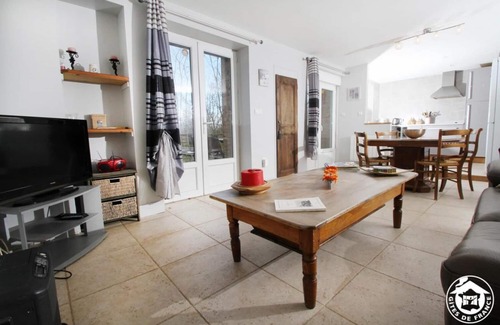Hostun Cottage | A l'orée du bois - Gîte à Hostun