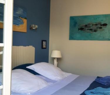 Pouille Bed & Breakfast | A la Volette, chambres d'hôtes, 2 à 6 personnes, linge et petit déjeuner inclus, jeux-cabanes pour enfants,