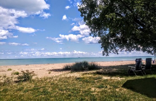 Lakeport House | A LAKE HURON SUNRISE Home Retreat