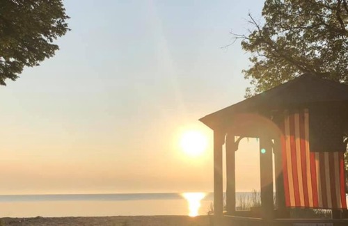 Lakeport House | A LAKE HURON SUNRISE Home Retreat