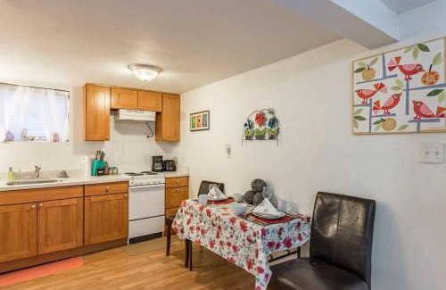 Eastlake Apartment | A-Lake Union One Br Apartment- Sleep 4