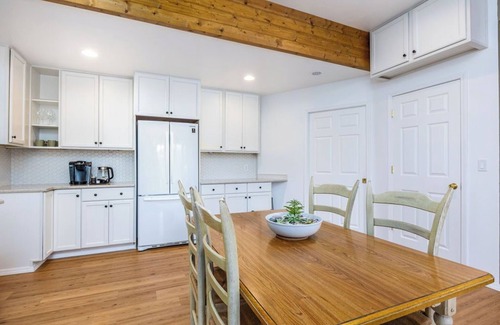 Bonney Lake Apartment | A lakefront retreat with hot tub