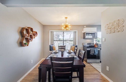Irving House | A Lakehouse right here in Irving!