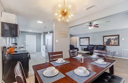 Irving House | A Lakehouse right here in Irving!