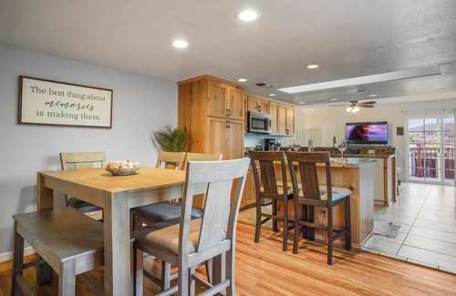 Lakeside House | A Lakeside Retreat - The Birdhouse SD, nPool, Spa, Fire Pit, Game Room