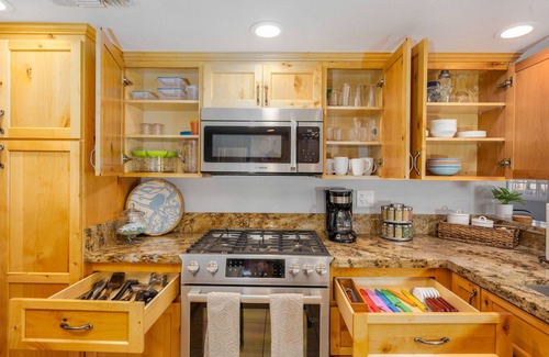 Lakeside House | A Lakeside Retreat - The Birdhouse SD, nPool, Spa, Fire Pit, Game Room