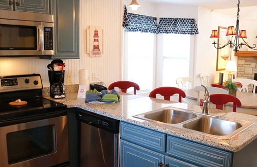 Branson Apartment | A Lakeside Retreat with Storybook Charm and Family Fun- 2 Bedroom Cottage