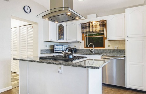 Lake Alfred House | A lakeside sunset delight near Disney, Universal, Sea World, Busch, LegoLand