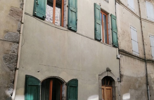 Lasalle House | A large house, close to the river, to accommodate all the children!