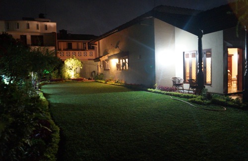 Moratuwa Bed & Breakfast | A Large room at "Charles Homestay" -Moratuwa, COLOMBO
