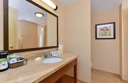 Clinton House | A Lavish and Contemporary Retreat With Free WiFi