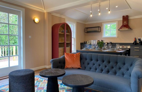 Dunbar Cottage | A-listed South Lodge, Dunbar with hot tub