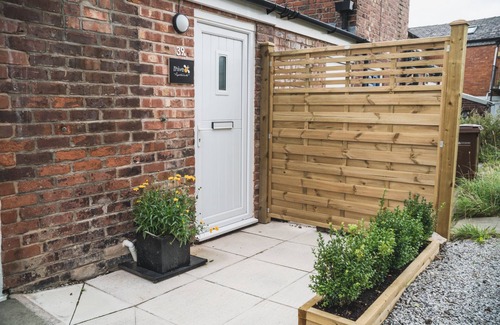 Marple Apartment | A little Gem of a place in the heart of Marple!