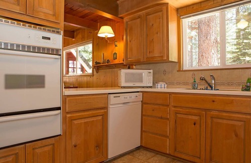 South Lake Tahoe Cabin | A Little House in the Big Woods - Near Ski Resorts and Camp Richardson Resort