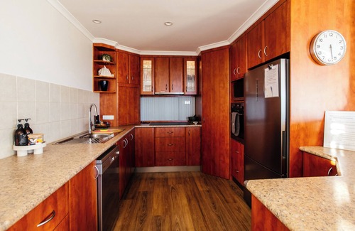 Guilderton House | A little LUXE & BIG views! n300 Meters to beach!nSleeps MAX 8; Pet friendly