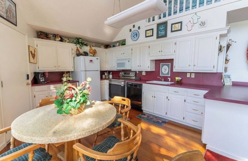 Clinton House | A Little Piece of Heaven on Greers Ferry Lake, 8 bedroom lakefront home