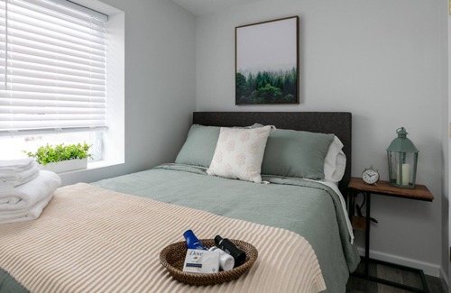 Elkland Apartment | A Little Piece of Main Street 1 - Stylish Getaway