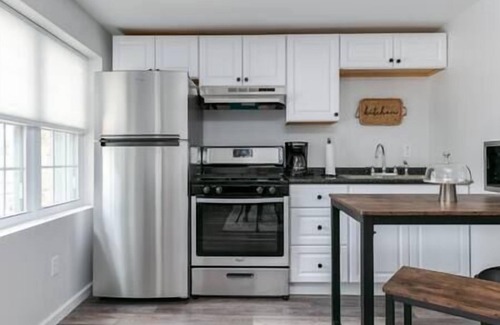 Elkland Apartment | A Little Piece of Main Street 1 - Stylish Getaway