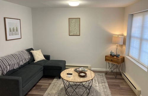 Elkland Apartment | A Little Piece of Main Street 1 - Stylish Getaway